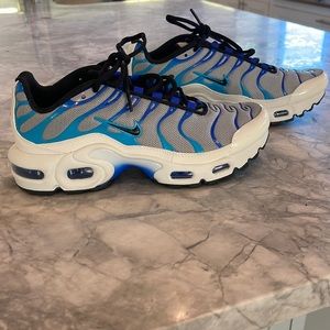 Men’s size 5 (Women’s 6.5-7) Nike Air Max Plus